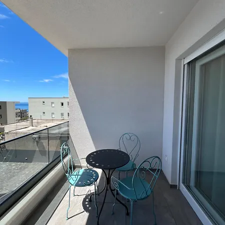 Apartman One-bedroom With Private Parking