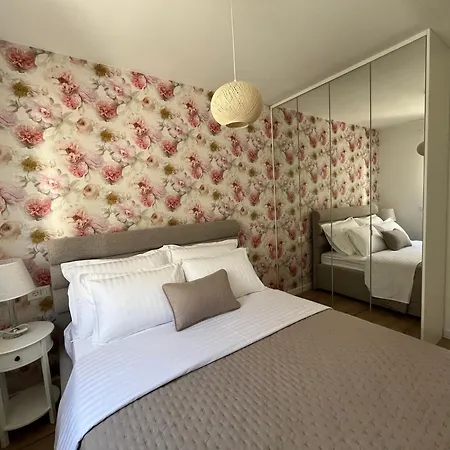 One-bedroom With Private Parking *