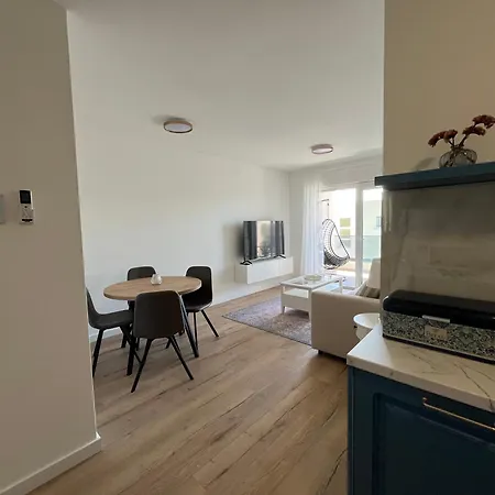 One-bedroom With Private Parking Μακάρσκα